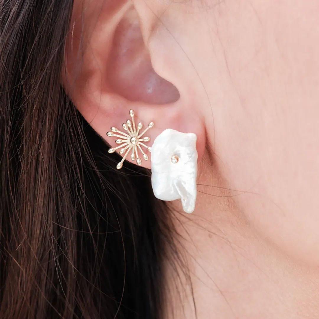 14K Gold Baroque pearl stud earrings with a Diamond - Image 4