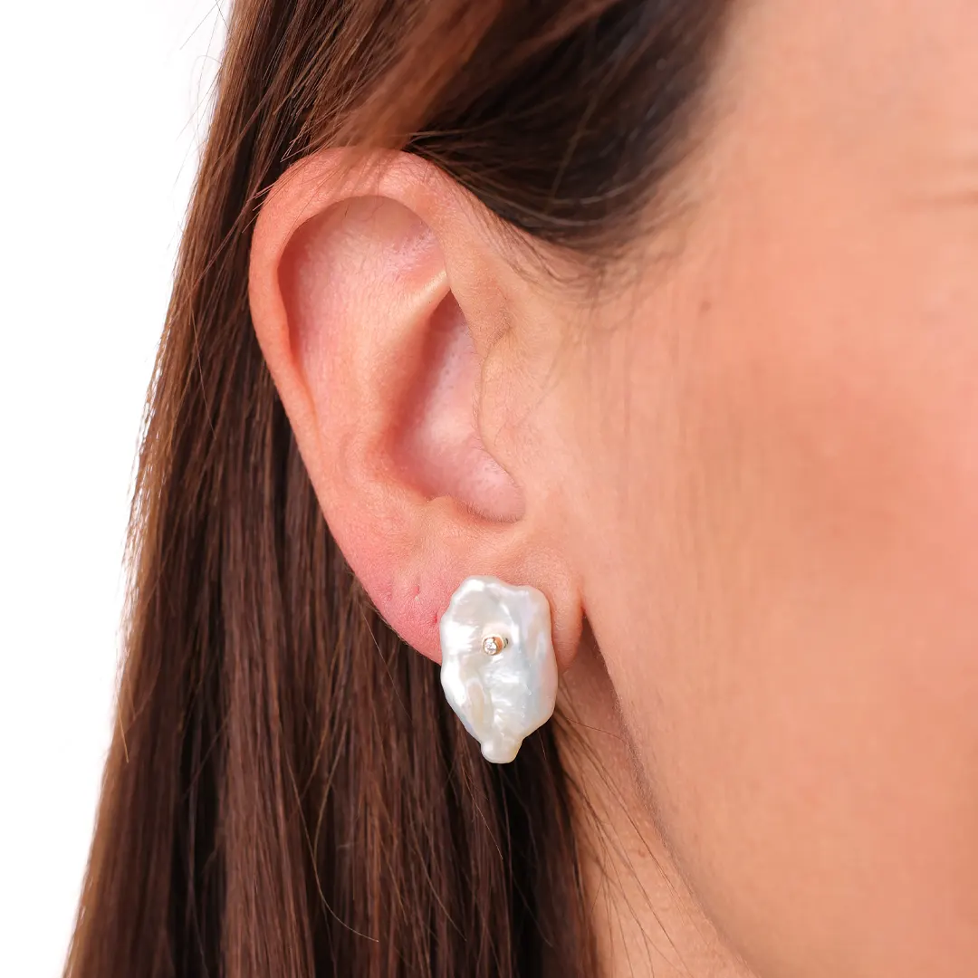 14K Gold Baroque pearl stud earrings with a Diamond - Image 6