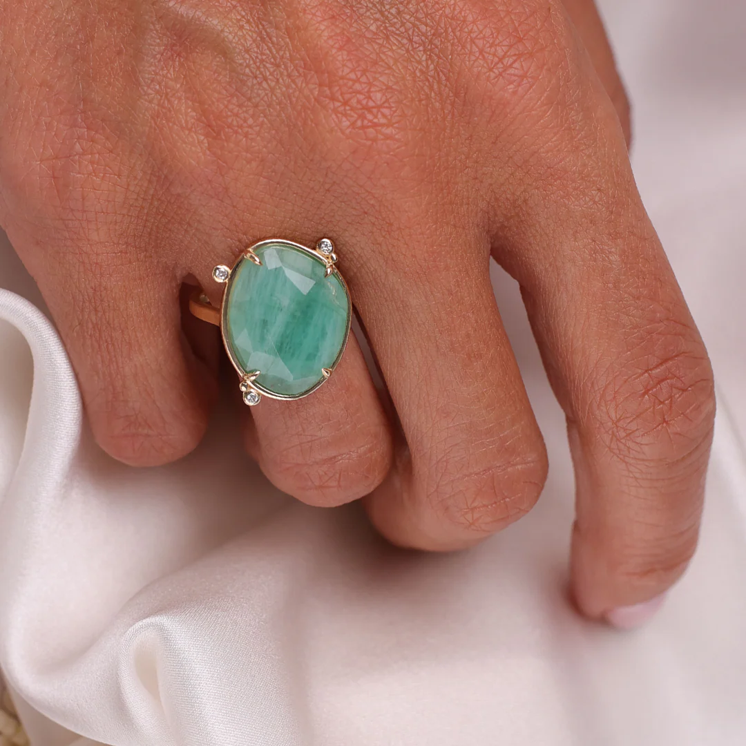14K Gold Emerald Ring with 3 Diamonds - Image 4