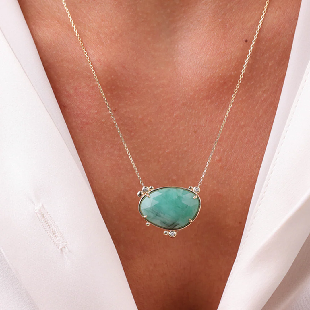 14K Gold Horizontal Emerald Necklace with 3 diamonds - Image 4