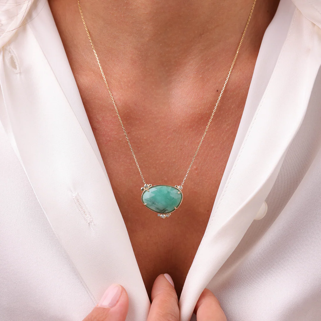 14K Gold Horizontal Emerald Necklace with 5 diamonds - Image 3