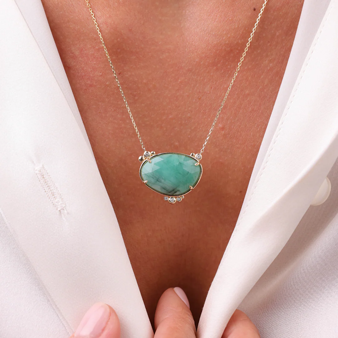 14K Gold Horizontal Emerald Necklace with 5 diamonds - Image 4