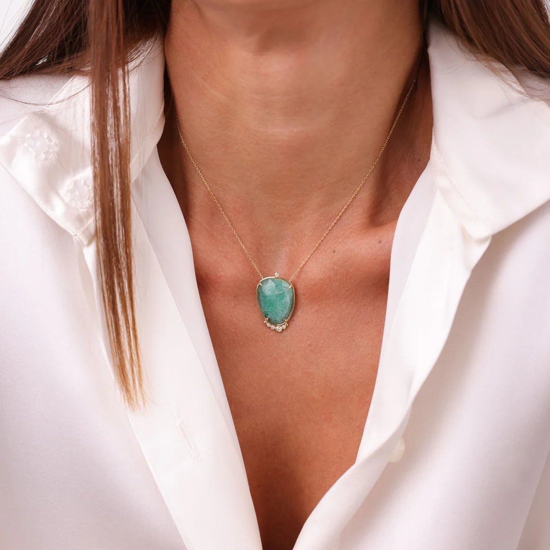 14K Gold Oval Emerald Necklace  with 5 diamonds - Image 3