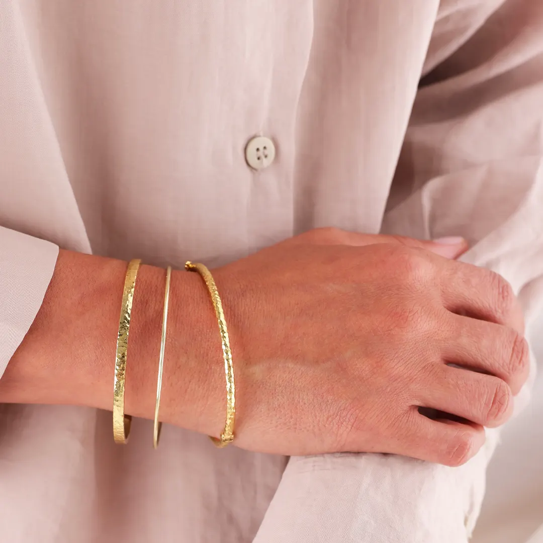 14K gold Tube Hammered Bracelet - Image 4
