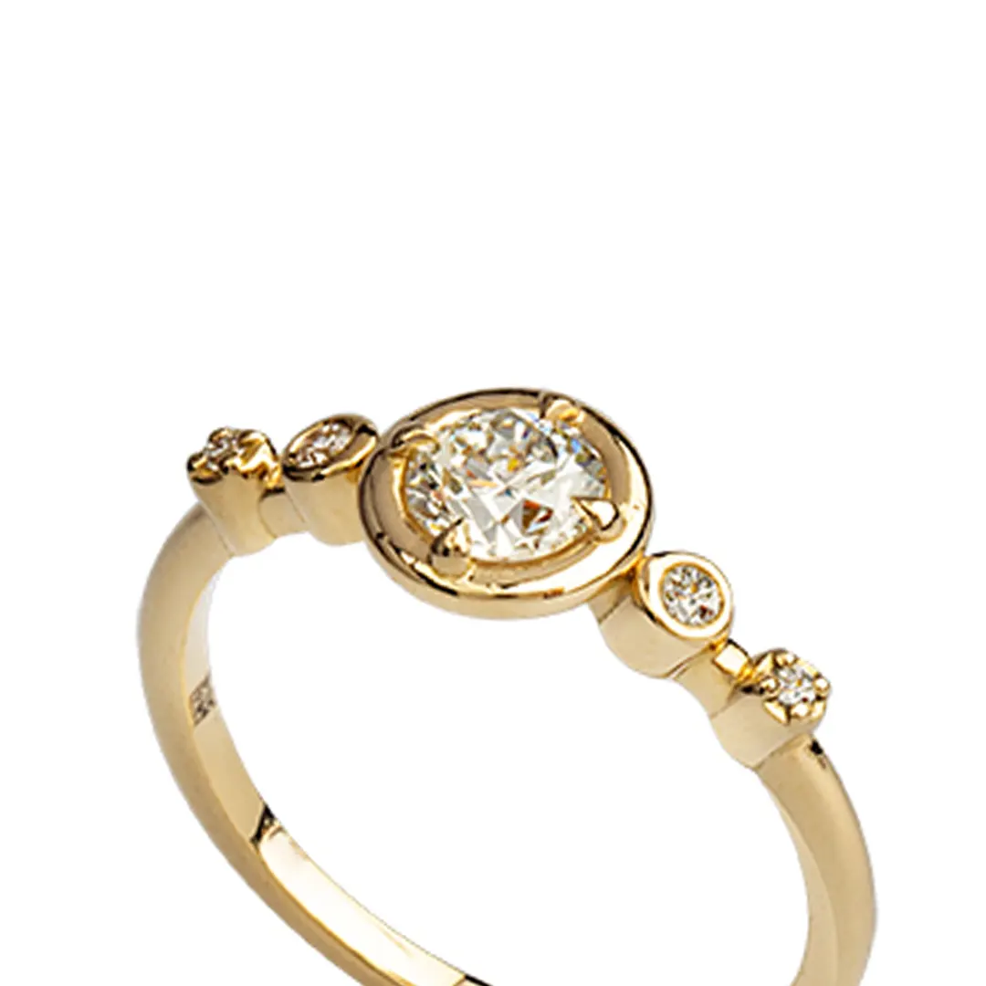18K Yellow Gold Diamond Ring with 4 Tiny Diamonds - Image 2