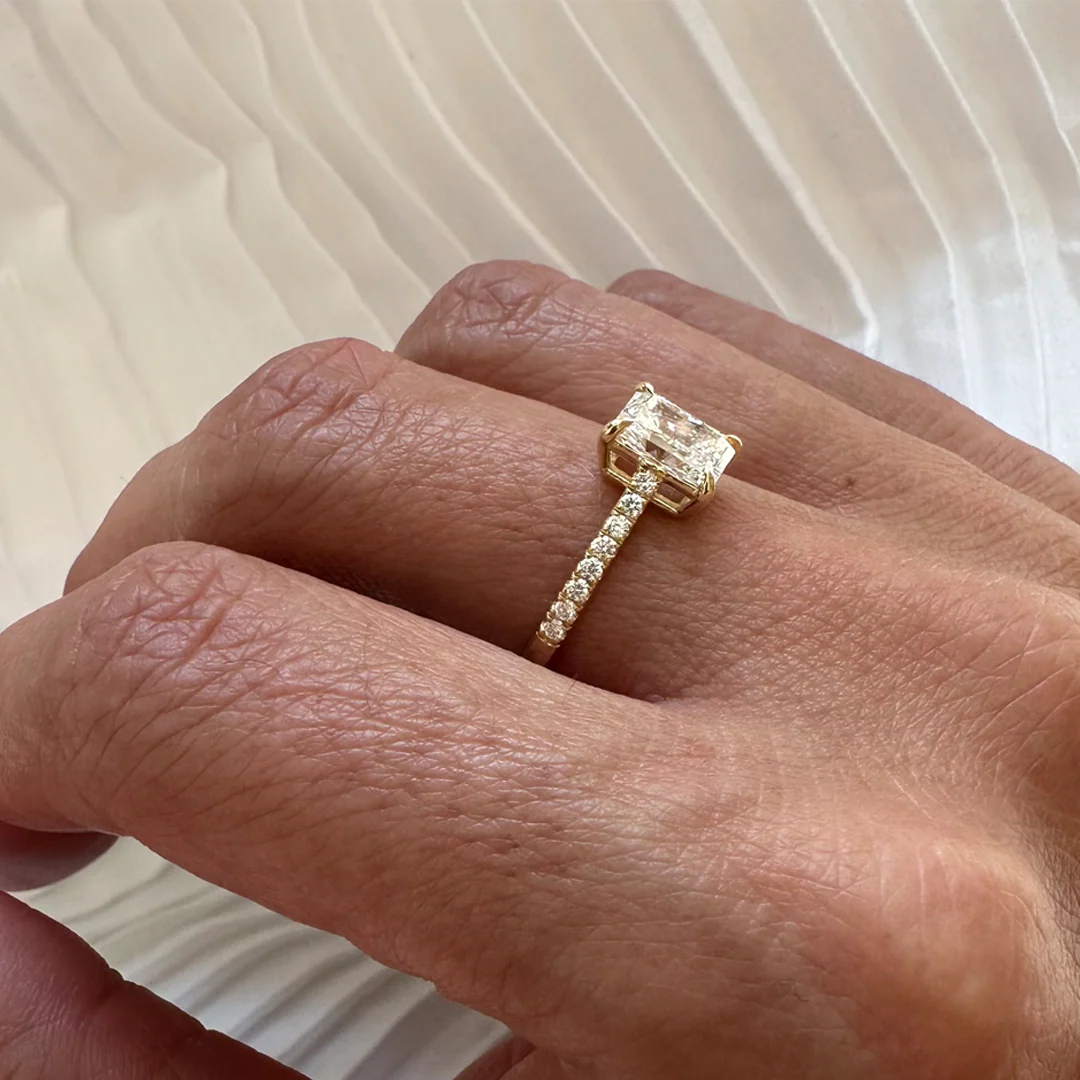 18K Yellow Gold Rectangular LAB Diamond Ring with Diamonds - Image 3