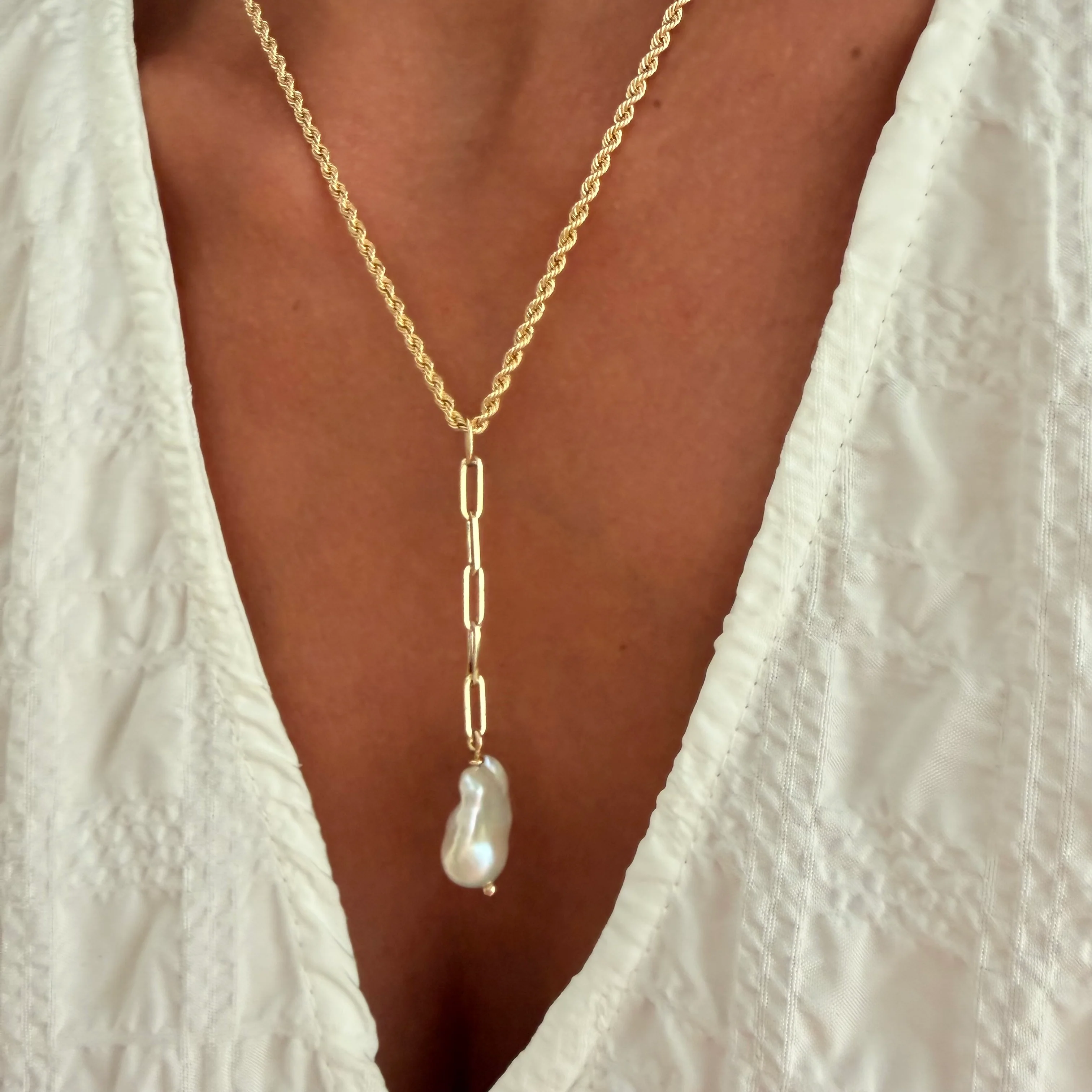 Medium Baroque Pearl Chain Motif - Image 4